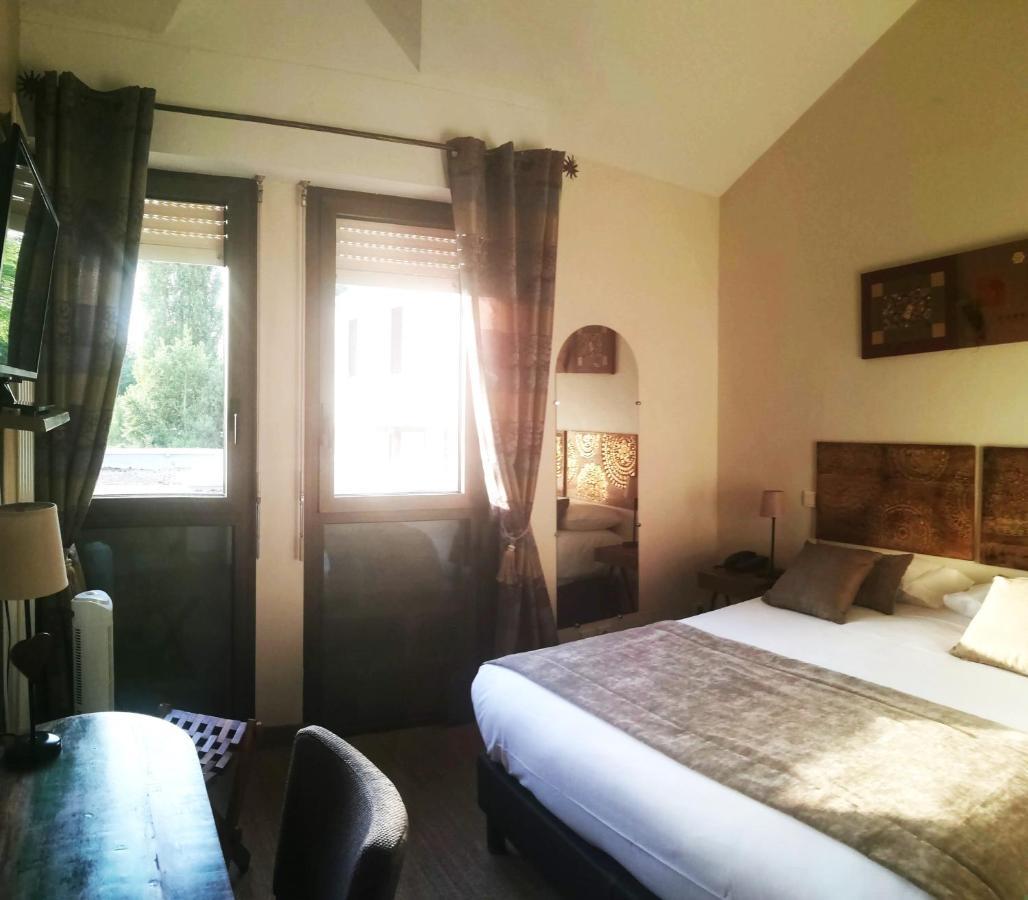 L'Orée Des Bois La Breille-les-Pins Extérieur photo
